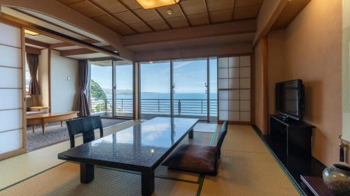 Japanese-Style Corner Suite with French Kaiseki Course Dinner - Sea View