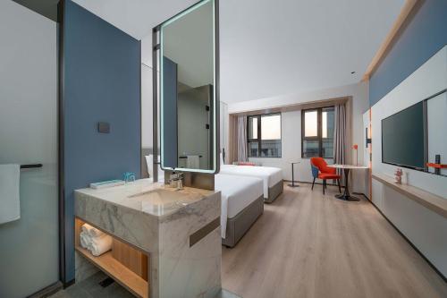 room detail thumbnail 2