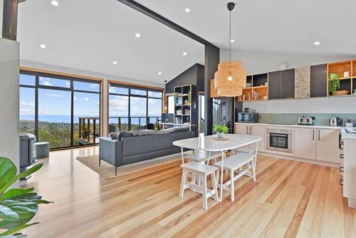 Black Wattle Coastal Retreat in St Marys