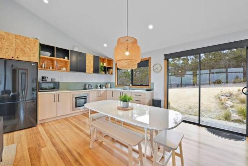 Black Wattle Coastal Retreat in St Marys