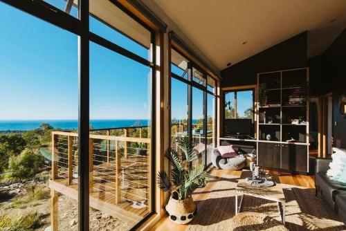 Black Wattle Coastal Retreat in St Marys