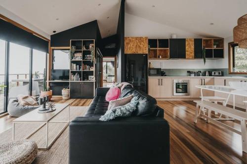 Black Wattle Coastal Retreat in St Marys