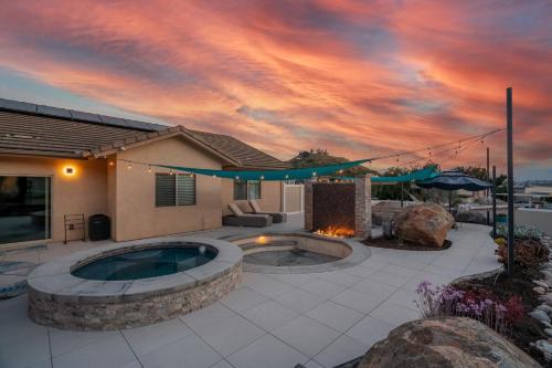 Modern Paradise of East County-4BR-Jacuzzi