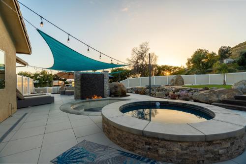 Modern Paradise of East County-4BR-Jacuzzi