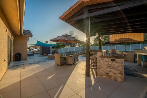 Modern Paradise of East County-4BR-Jacuzzi