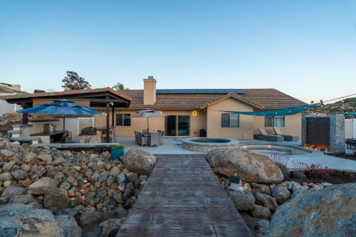 Modern Paradise of East County-4BR-Jacuzzi