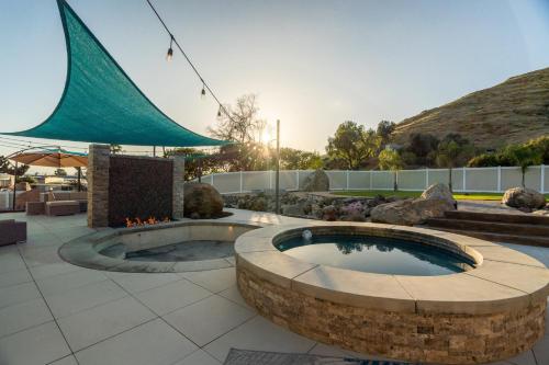 Modern Paradise of East County-4BR-Jacuzzi