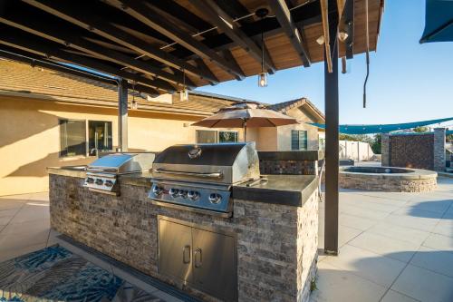 Modern Paradise of East County-4BR-Jacuzzi