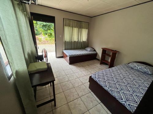 Cabinas El Mango in Hone Creek