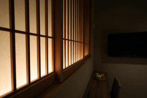Twin Room image 10
