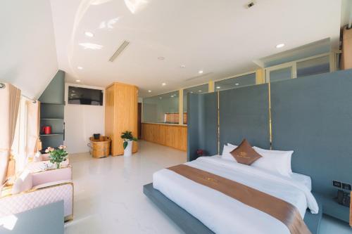 Quy Tai Premium Hotel