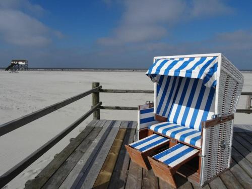 Facilities, Walking to the beach - SPO in Waldstrasse
