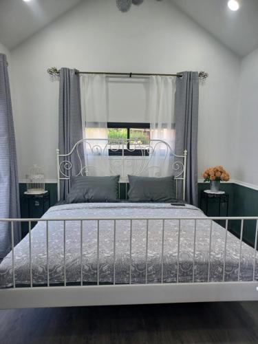 Zoom Garden Home in Bang Bua Thong