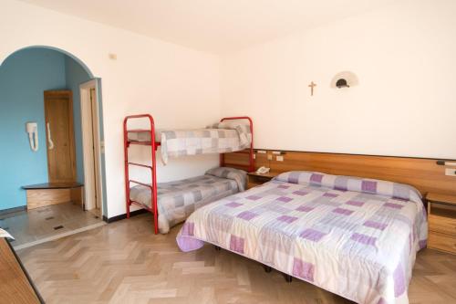 Hotel Crocenzi Room Type - Quadruple Room