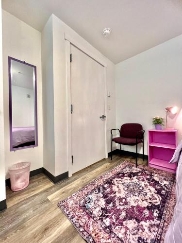 Private Room with Shared Bathroom on the 1st Floor 10 Minutes Walk to University of Washington