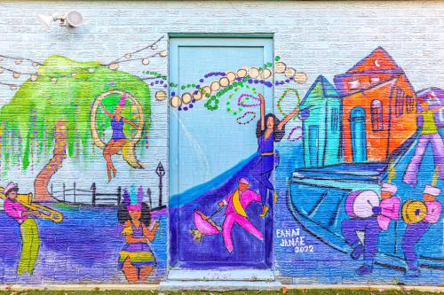 Mardi Gras Patio 2BR 8mins to Canal St thumb 4