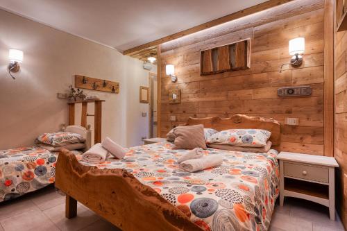 Deluxe Room (2 Adults + 1 Child)