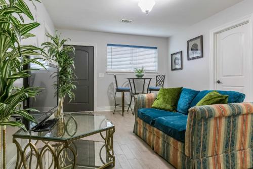 Mardi Gras Patio 2BR 8mins to Canal St detail