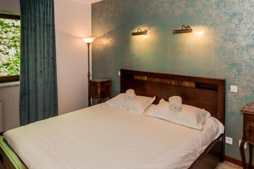 1 queen bed, 2 twin beds