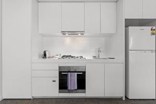 One-Bedroom Apartment image 7