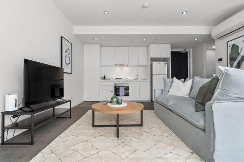 One-Bedroom Apartment image 5