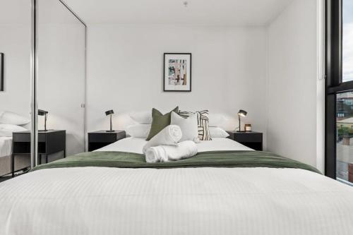One-Bedroom Apartment image 2