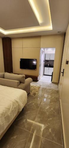 استديو واسع بتأثيث مودرن