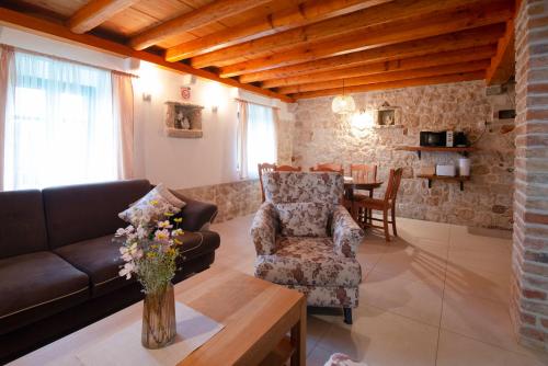 Iekārtas, Traditional villa Juta for 8 people in Rumin