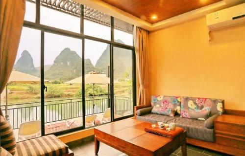 Pier Encounter Inn Ideally located in the Yulong River area, Pier Encounter Inn promises a relaxing and wonderful visit. Offering a variety of facilities and services, the property provides all you need for a good night