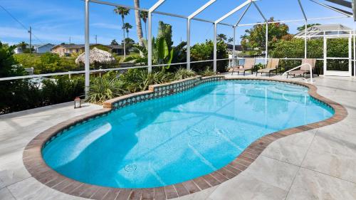 Camille with Boat MUST SEE modern furniturePool, Cape Coral (foto 6)