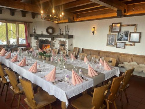 레스토랑, Berggasthaus Matu in 트리에센버그