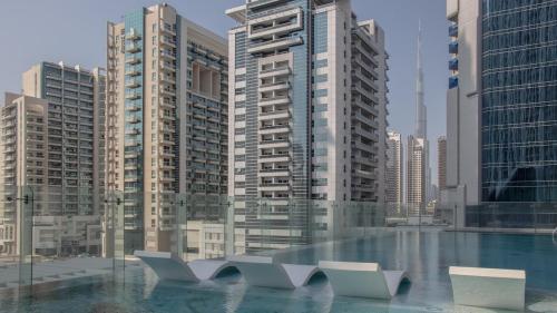 AWS Holiday Homes - Luxury Living besides Canal, Дубай