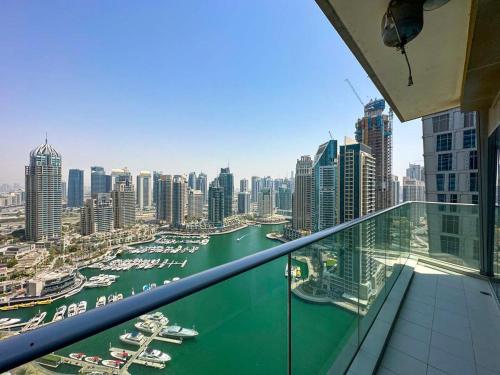 AWS Holiday Homes - Unique Views at Damac Heights, Dubai