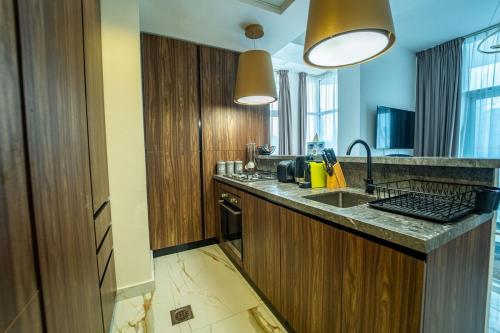 AWS Holiday Homes - Luxurious 2BR in Business Bay, Dubai (photo 10)