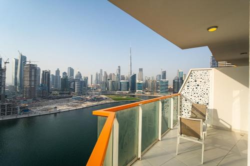 AWS Holiday Homes - Luxurious 2BR in Business Bay, Dubaj