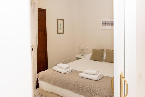 Charming & quiet apartment in Plaza del Salvador
