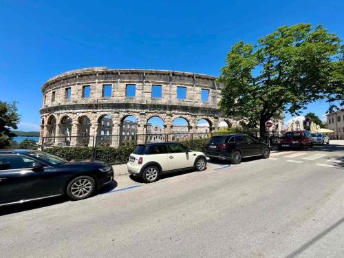 Apartment 150m from Arena Colosseum in Pula
