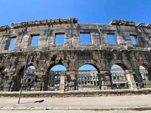 Cerca de lugares turísticos, Apartment 150m from Arena Colosseum in Pula