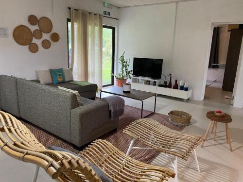 ห้องส่วนกลางสำหรับนั่งเล่น/ดูทีวี, Le Kato Luxx in เปอตี กาเบรียล