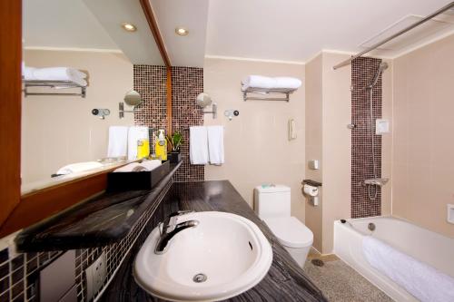 room detail thumbnail 2