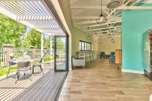 Comoditats, WINK Quiver Tree in Stellenbosch