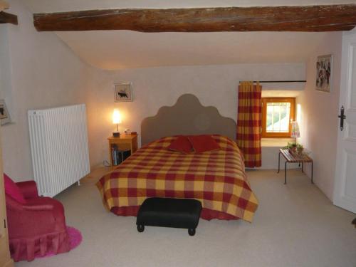 1 double bed, 1 twin bed