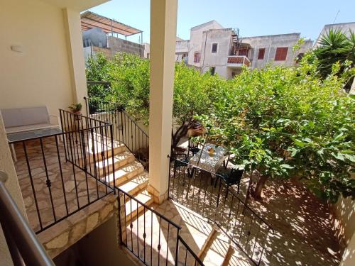 Double Room with Balcony image 5