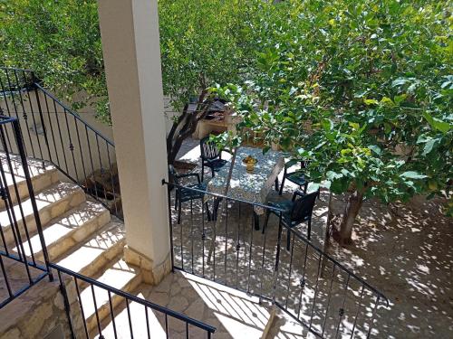 Double Room with Balcony image 4