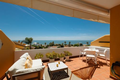 Modern beachside Penthouse with amazing sea views - image 7