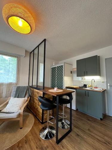 kuhinja, Appart cosy, balcon, parking in Octeville