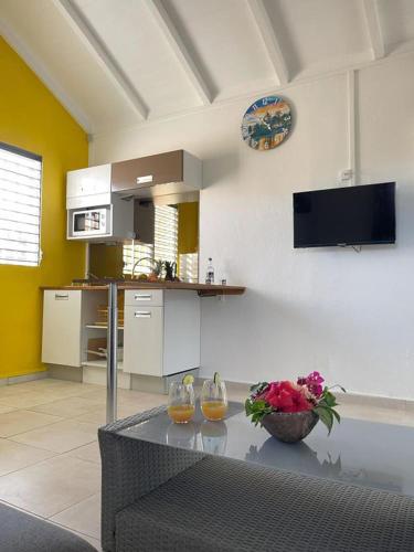 . Confortable T2 ''Sunset Yellow'' avec piscine