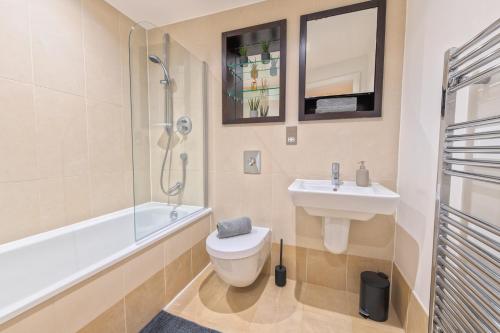 Stunning City Centre Water VIews 2 Bed 2 Bath FREE PARKING, Leeds (Foto 2)