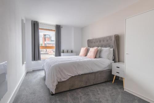 Stunning City Centre Water VIews 2 Bed 2 Bath FREE PARKING, Leeds (Foto 8)