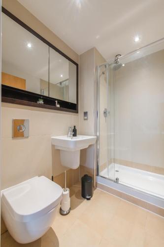 Stunning City Centre Water VIews 2 Bed 2 Bath FREE PARKING, Leeds (Foto 9)